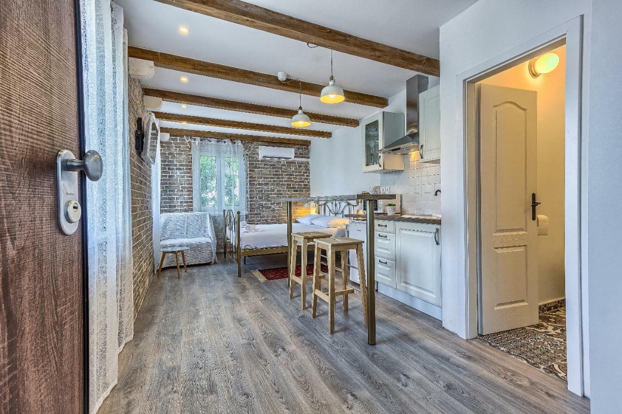 Charming Studio Apartment Сплит Екстериор снимка